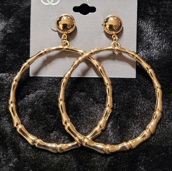 Daisy Fuentes 💛 Gold, Bamboo, Dangle Hoops Fashion Earrings ✨️ *NWT* - Picture 3 of 4